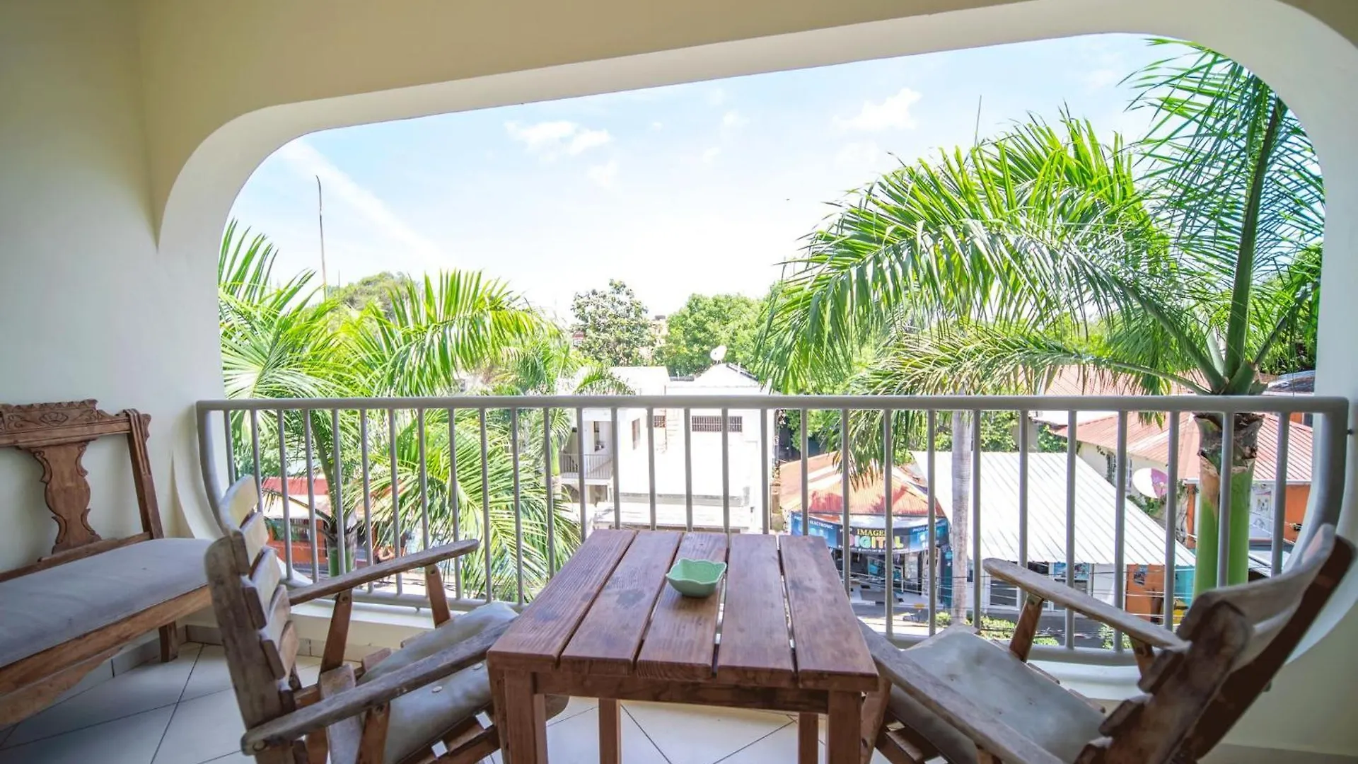 2Br Luxury Apartment In Heart Of Nightlife Area