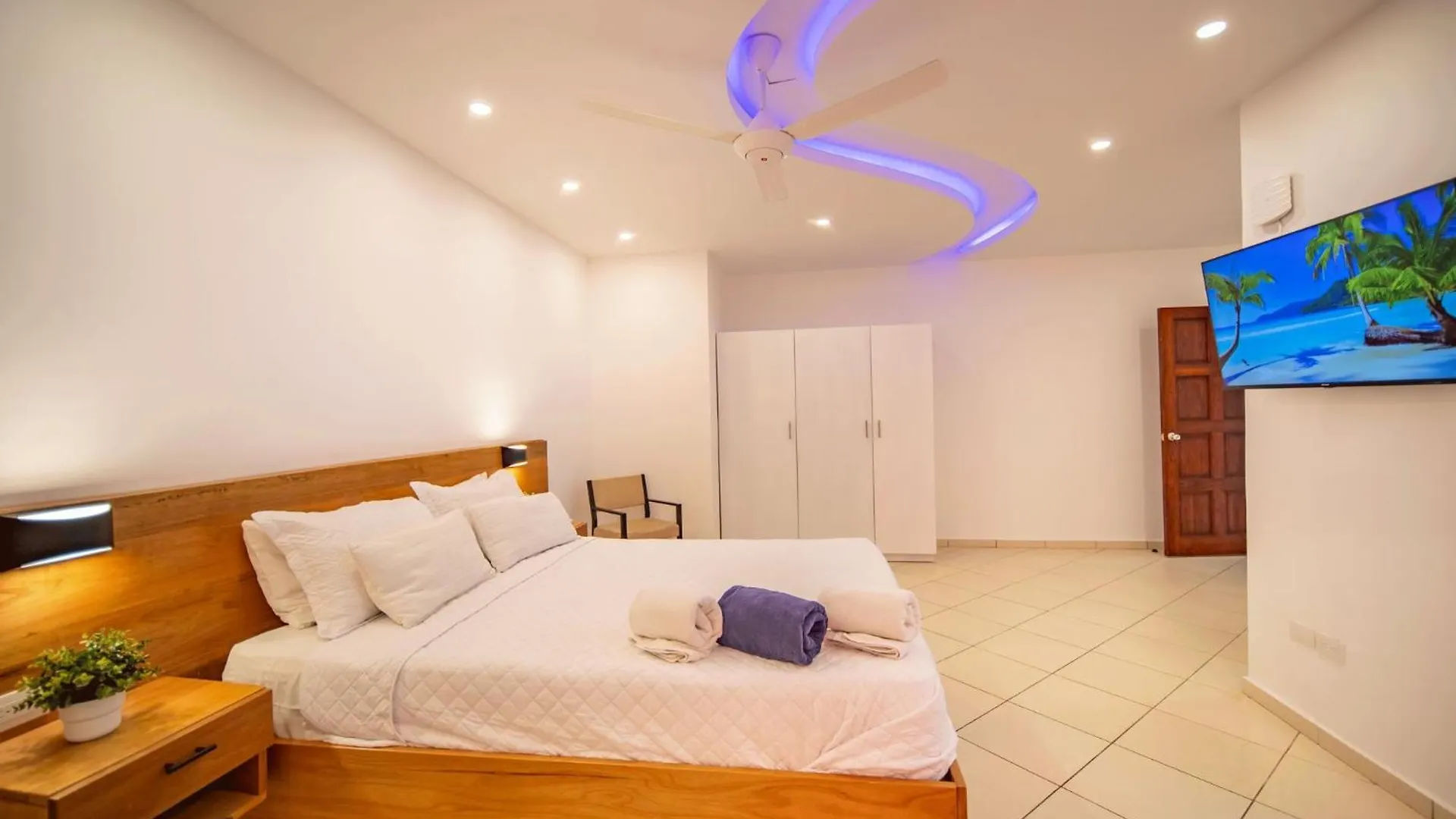 2Br Luxury Apartment In Heart Of Nightlife Area Sosúa